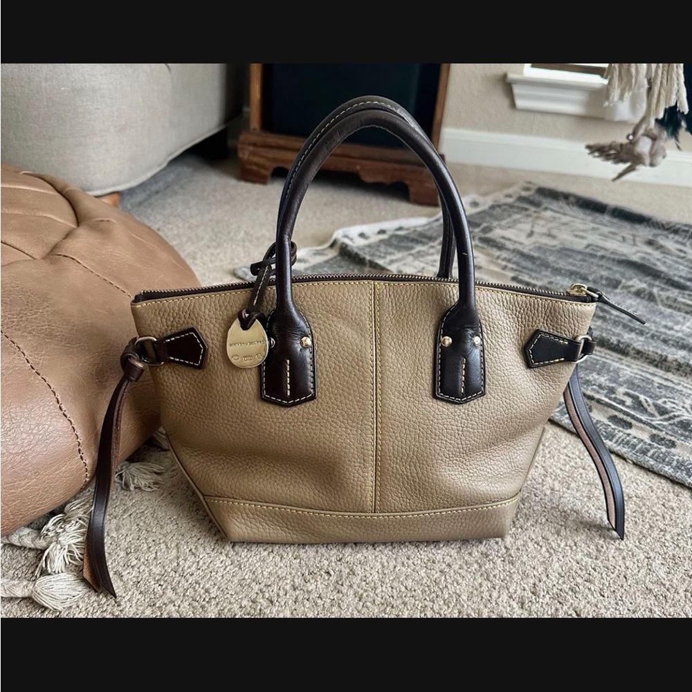 Dooney and Bourke small dome satchel NEED TO SELL